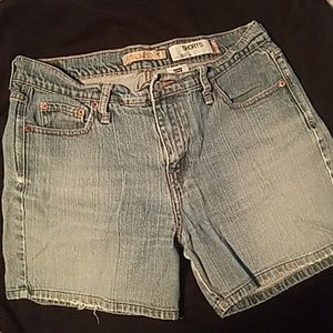 515 Levi's Jean Shorts